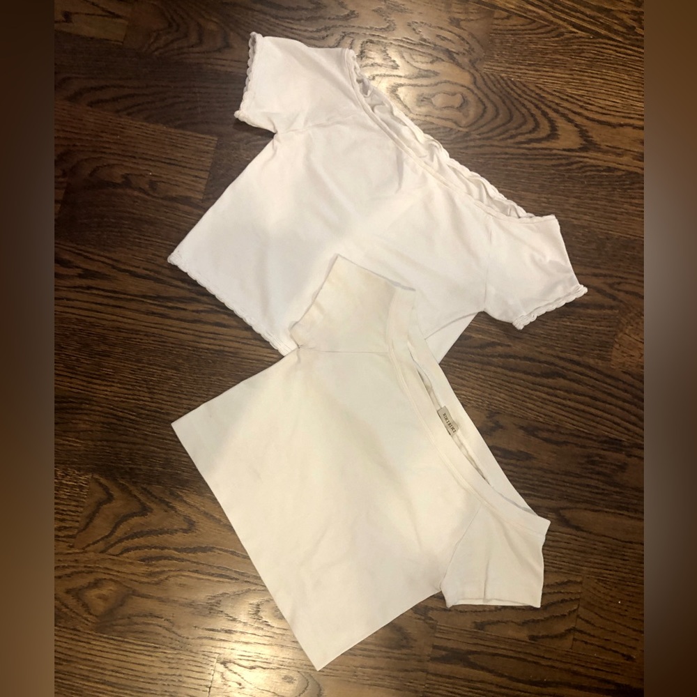 A bundle of 2 crop tops: ivory and white. Stretchy, size S/XS